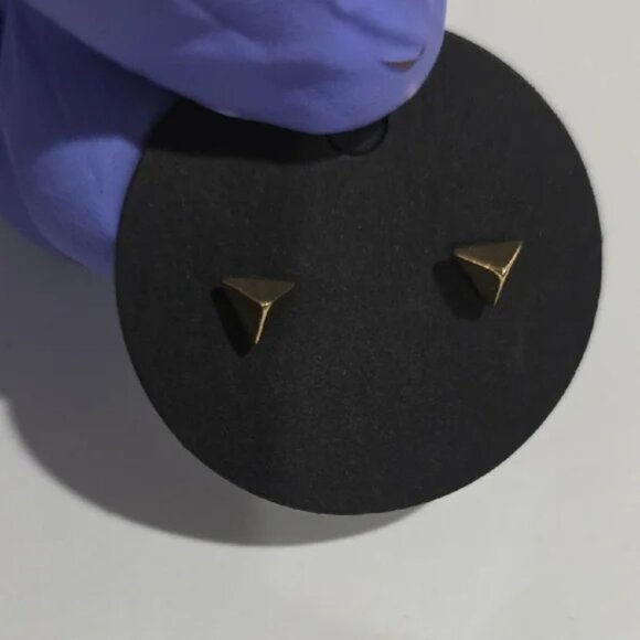 Gold 3D Triangle Stud Earrings – Minimalist Geometric Women’s Fashion Jewelry - Picture 4 of 9